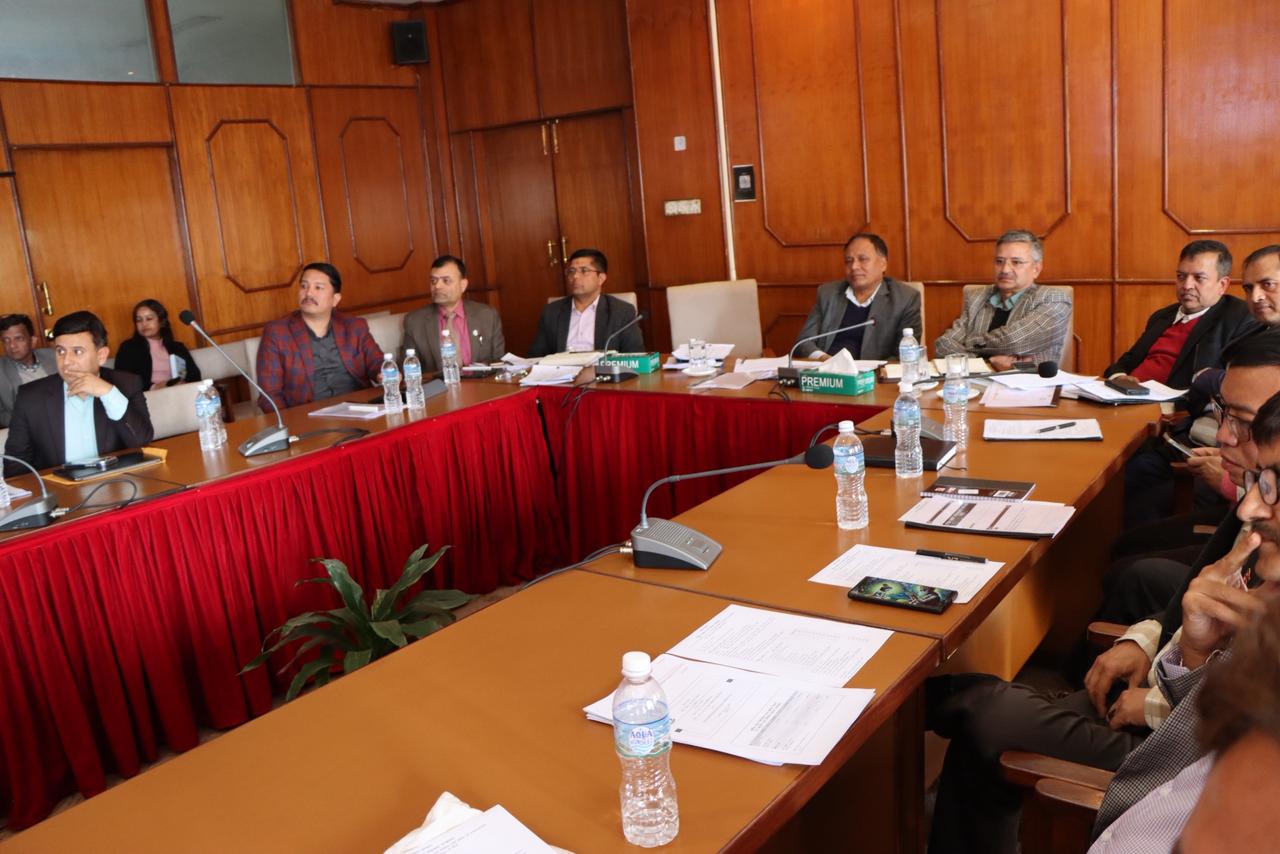 तोडिएका ठेक्काको तत्काल टेण्डर गरौं : मन्त्री घिसिङ