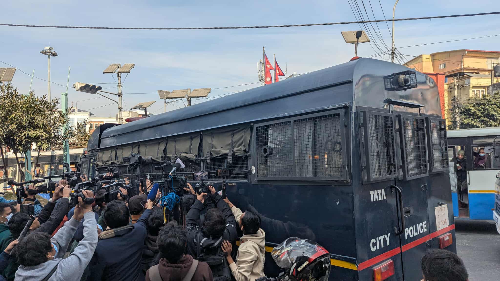 जेन जी आन्दोलनमा पक्राउ परेकालाई प्रहरीले पुर्‍याइयो भद्रकाली