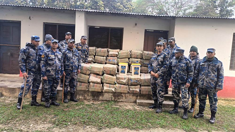 करिब १३ लाख ७० हजार बराबार काजु बरामद