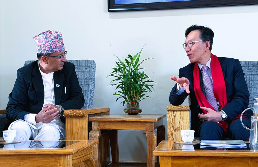 पोखराका नगर प्रमुख आचार्यसँग कोरियन राजदूत योङको भेटवार्ता